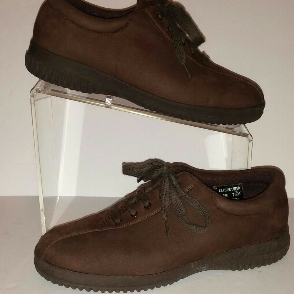 New Balance 7.5 Brown Suede Loafers Lace Ups Flats